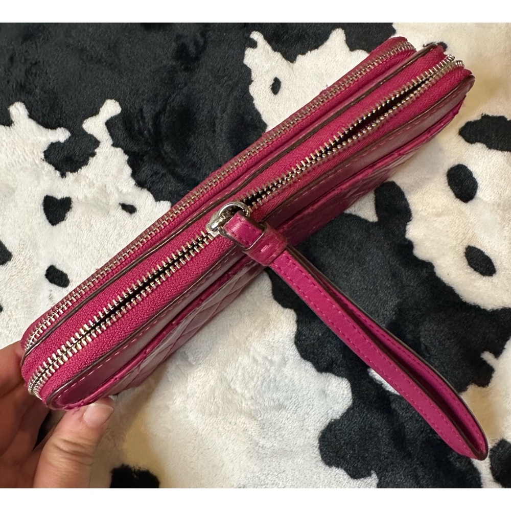 Coach Women’s Elegant Pink Quilted Leather Wallet * FLAWS! - Picture 2 of 8